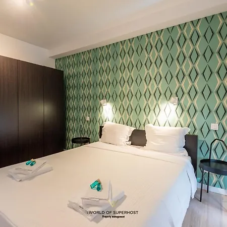 Rock & Roll Chic Near *