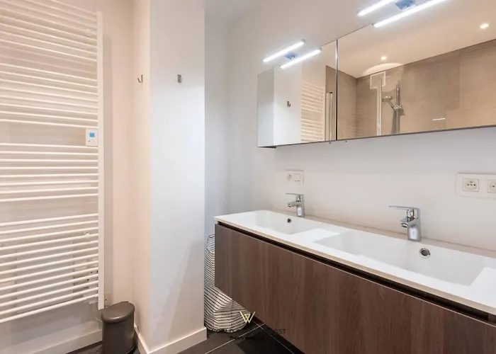 Apartment Rock & Roll Chic Near