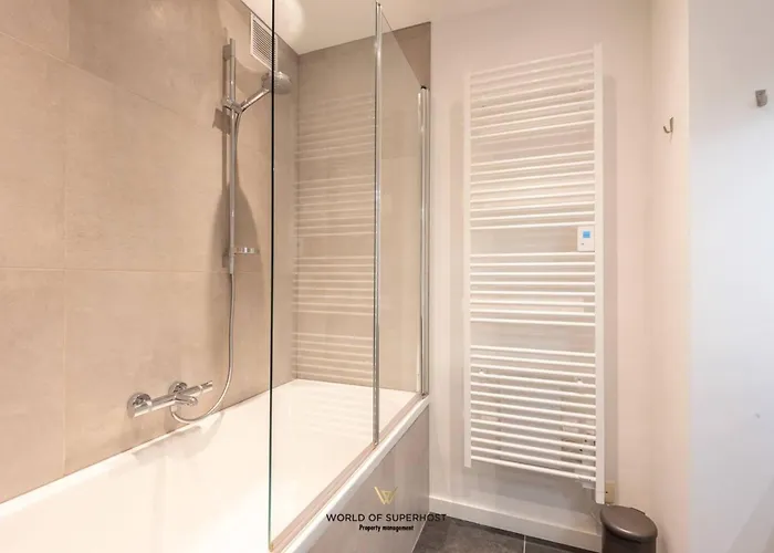 Apartment Rock & Roll Chic Near